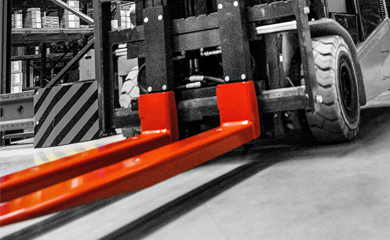 RAVAS iForks transmit weight data wirelessly to the display in the forklift cab.