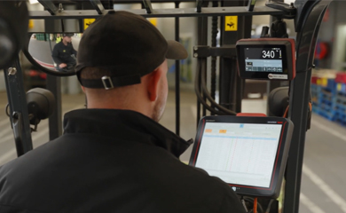 Logistics processes at Versland Selection are supported by mobile weighing solutions from RAVAS.