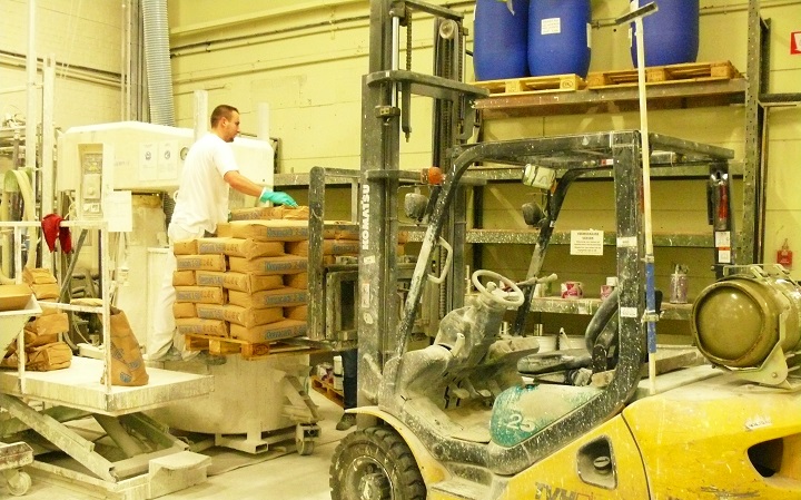 Case BOSS Paints 720
